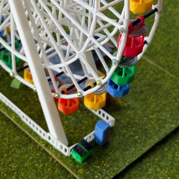 N-Scale Ferris Wheel Model Train layout/diorama/set amusement miniature park - Picture 6 of 7